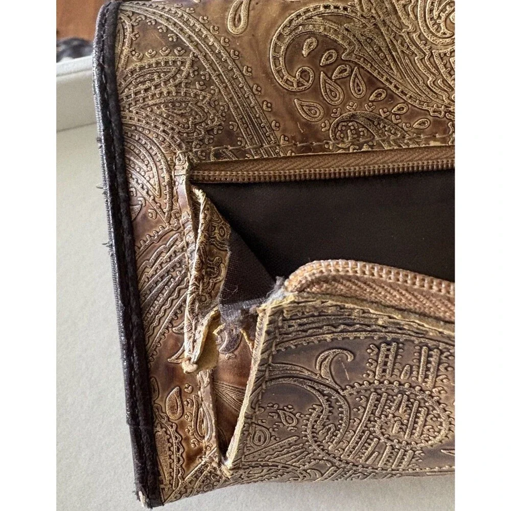 Relic Brown Tooled Gold Embossed Paisley Clutch Wallet Credit Card
